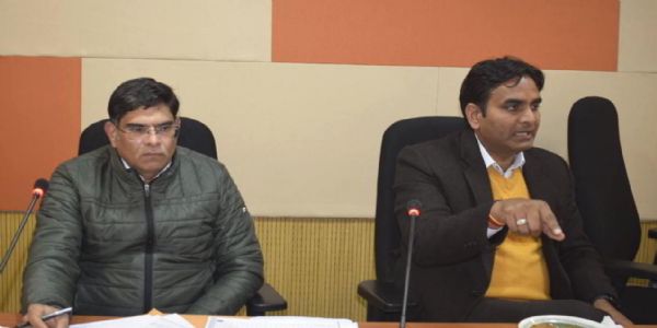 विकास कार्यों का समयबद्ध पूरा करें अधिकारी : उपायुक्त