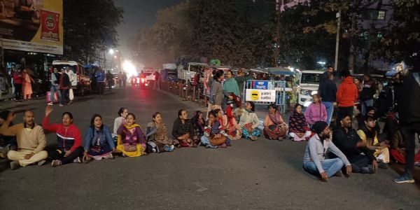 भाजपा कार्यकर्ताओं ने भगत सिंह मोड पर किया धरना प्रदर्शन