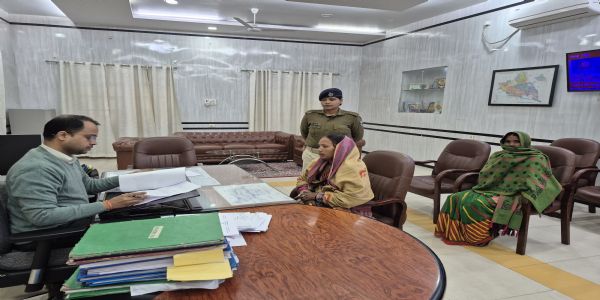 जिलाधिकारी के जनता दरबार में 45 मामलों की हुई सुनवाई