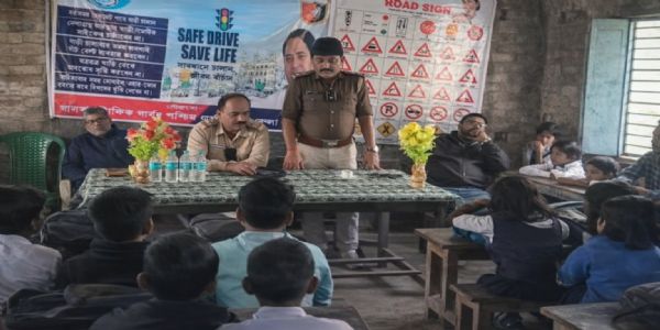दासपुर ट्रैफिक पुलिस ने बच्चों को सिखाया जीवन बचाने का सबक