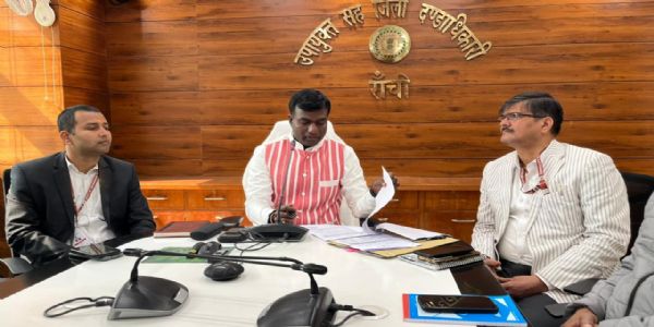 जेएसएससी सीजीएल–2023 से चयनित नव नियुक्त अंचल निरीक्षकों एवं कानूनगो ने उपायुक्त से की मुलाकात