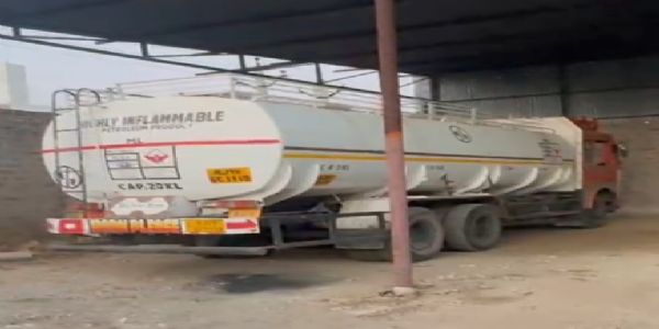 भारी मात्रा में अवैध बायो डीजल बरामद : जिला रसद टीम पहुंची, पुलिस ने किया मौका मुआयना