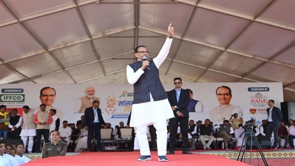 रायसेनः सांसद खेल महोत्सव के फाइनल मुकाबलों में शामिल हुए केन्द्रीय मंत्री शिवराज सिंह रायसेनः सांसद खेल महोत्सव के फाइनल मुकाबलों में शामिल हुए केन्द्रीय मंत्री शिवराज सिंह