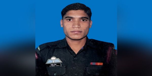 किश्तवाड़ मुठभेड़: सेना ने एसएफ हवलदार गजेंद्र सिंह को श्रद्धांजलि दी