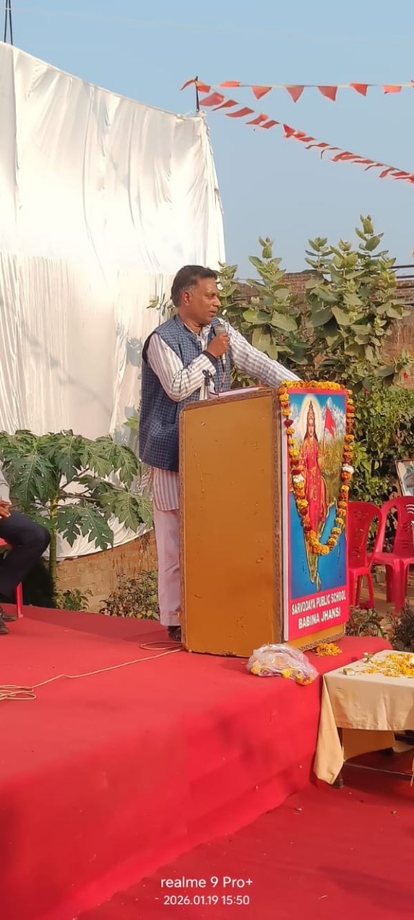 हिन्दू सम्मेलन में बोलते मुख्य वक्ता