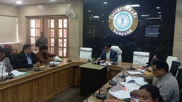 बैठक में शामिल अधिकारी