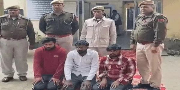 तीन तस्करों को किया गिरफ्तार तीन तस्करों को किया गिरफ्तार