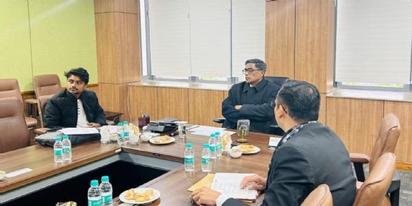 मुख्य सचिव प्रत्यय अमृत उद्योग जगत के प्रतिनिधियों की समस्या से रुबरु होते हुए