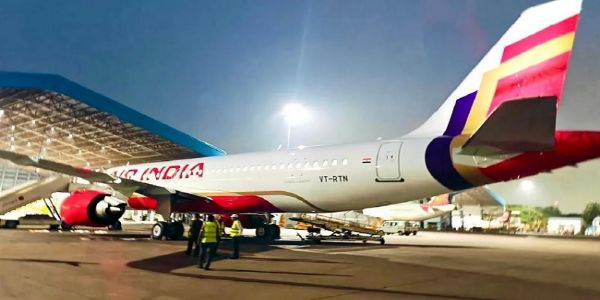 एयर इंडिया के विमान के लोगो का प्रतीकात्‍मक चित्र