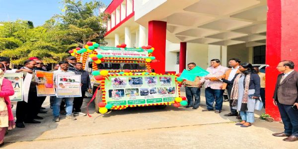 राष्ट्रीय सड़क सुरक्षा माह का डीसी ने जागरूकता रथ रवाना कर शुभारंभ किया