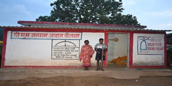 बलरामपुर : कच्चे मकान से पक्के आशियाने तक, जनमन योजना ने बदली एक परिवार की जिंदगी