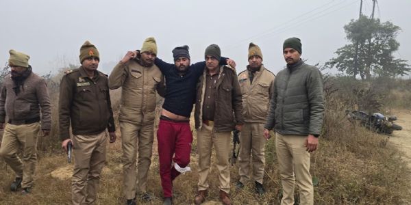 मुठभेड़ में शातिर बदमाश घायल, तमंचा बरामद