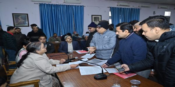 नगर निगम लखनऊ :  संपूर्ण समाधान दिवस में 76 शिकायतों का किया गया निस्तारण, गृहकर में मिली राहत