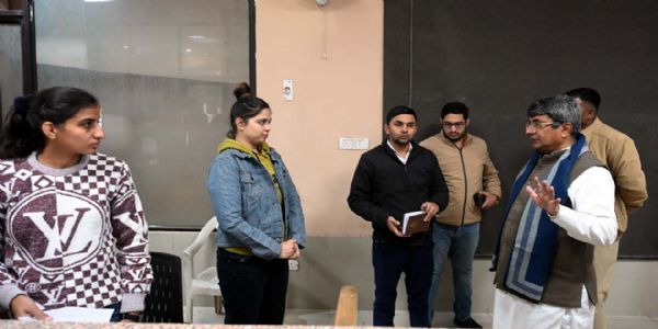 हिसार : मेयर प्रवीण पोपली ने किया कार्यालय का निरीक्षण, सफाई व्यवस्था ओर बेहतर करने के आदेश