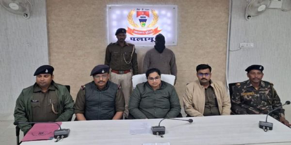 पड़वा के माधुरी जंगल से 64.3 ग्राम ब्राउन शुगर बरामद, गढ़वा का तस्कर गिरफ्तार