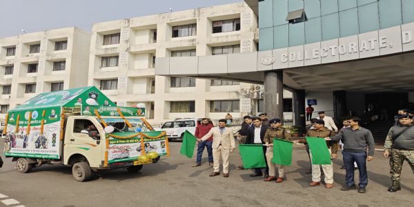 उपायुक्त ने सड़क सुरक्षा जागरूकता रथ को किया रवाना