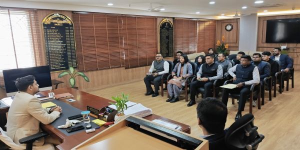 उपायुक्त से 10 प्रशिक्षु आईएएस पदाधिकारियों ने की मुलाकात