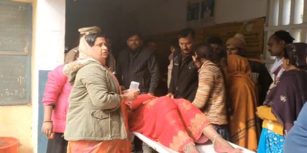 अमेठी में सड़क हादसे में बाइक सवार पति की मौत, पत्नी घायल