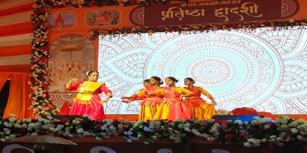 अयोध्या : द्वितीय प्रतिष्ठा द्वादशी के मंच पर महाप्राण निराला की अमर कृति राम की शक्ति पूजा का जीवंत मंचन