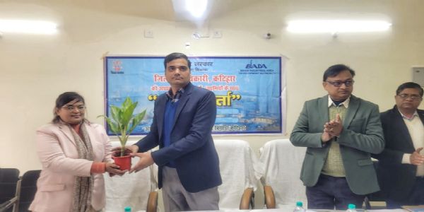 उद्यमी संवाद कार्यक्रम में जिलाधिकारी ने सुनी उद्यमियों की समस्याएं