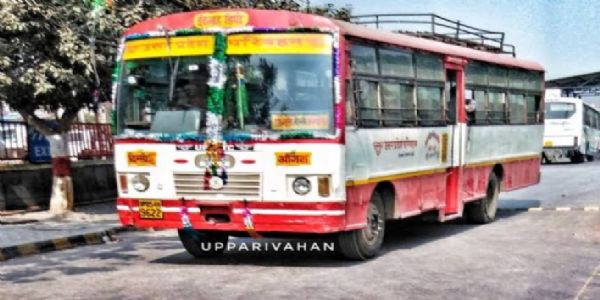 परिवहन निगम की बस के पार्सल में तीन तमंचे बरामद