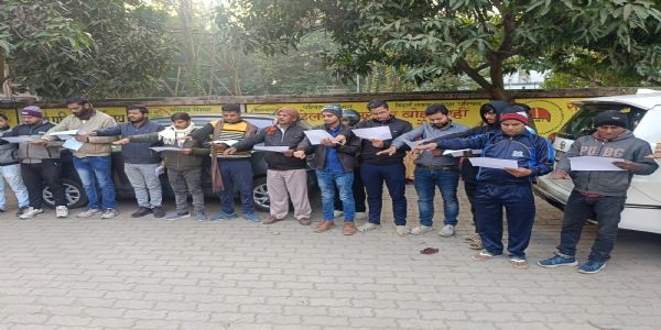 सड़क सुरक्षा माह कार्यक्रम में हेलमेट और सीट बेल्ट उपयोग करने की अपील