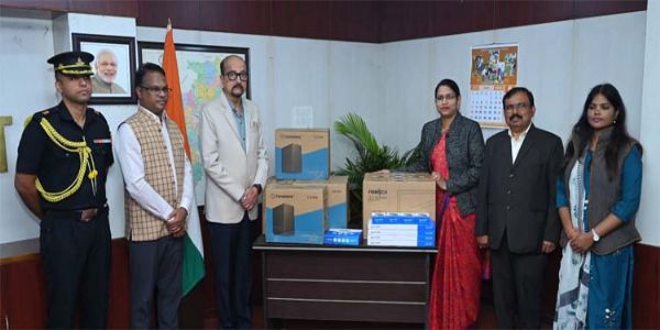 राज्यपाल डेका ने कस्तूरबा गांधी बालिका आवासीय विद्यालय को प्रदान किए पांच कम्प्यूटर