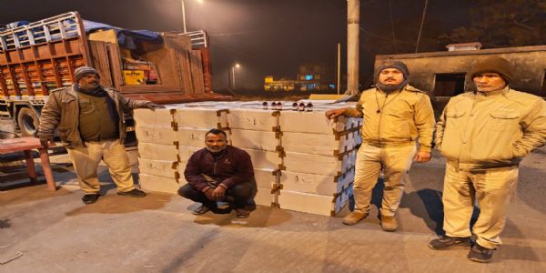 नवादा में 30,800 पीस कोडीन फॉस्फेट सिरप जब्त, दो तस्कर गिरफ्तार, दो ट्रक जब्त