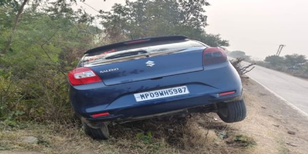 राजगढ़ः तेज रफ्तार कार की टक्कर से बाइक सवार दो युवक घायल,हालत गंभीर