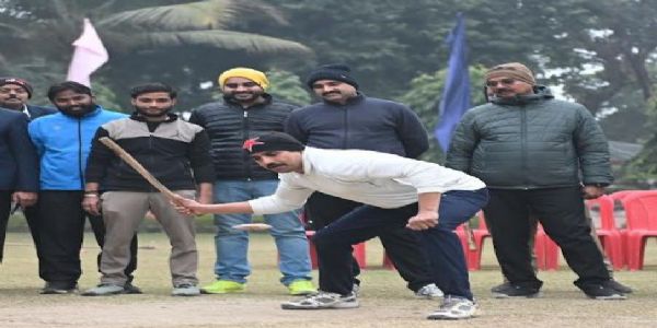 राजभवन में रस्साकसी, गिल्ली-डंडा एवं बैडमिंटन के लीग मैच संपन्न