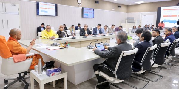 राजस्व के सभी मामलों का मेरिट के आधार पर हो निस्तारण : योगी आदित्यनाथ