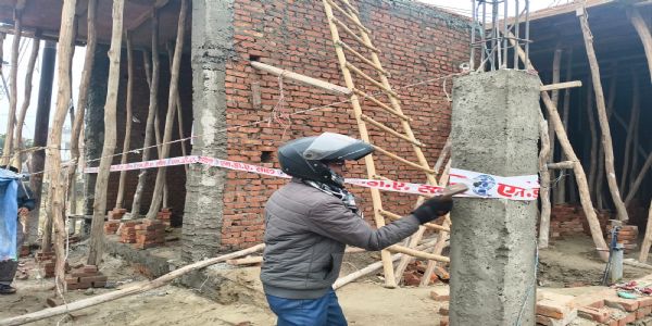 बिना मानचित्र स्वीकृति निर्माणाधीन आवासीय भवन सील