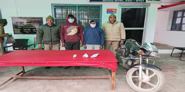 चोरी की बाइक ओर तमंचे के साथ दो गिरफ्तार