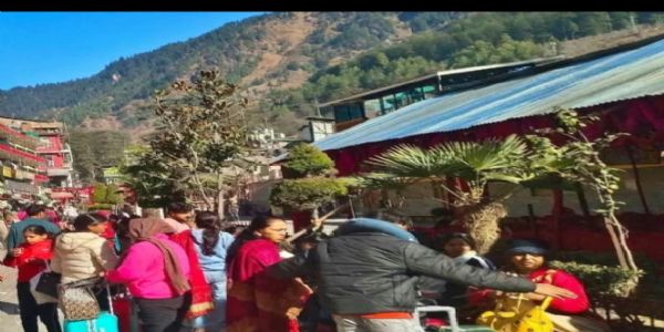 उत्तरकाशी : बिना बर्फ फीका नया साल