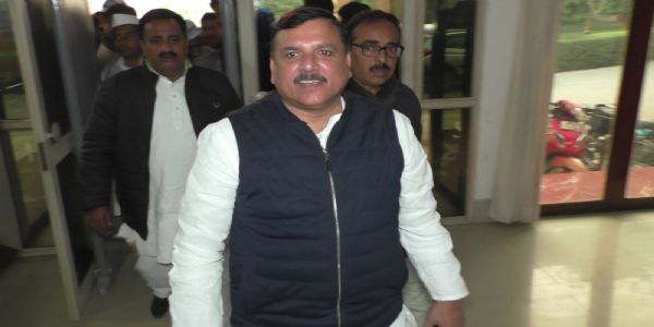 शाहरुख खान के समर्थन में उतरे आप सांसद संजय सिंह, गाैतम अडाणी पर साधा निशाना