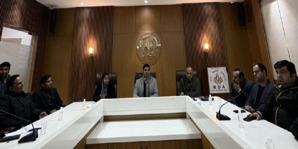 महाशिवरात्रि पर पुष्पों से सजेगा बरेली, फ्लावर शो की तैयारियों को लेकर बैठक