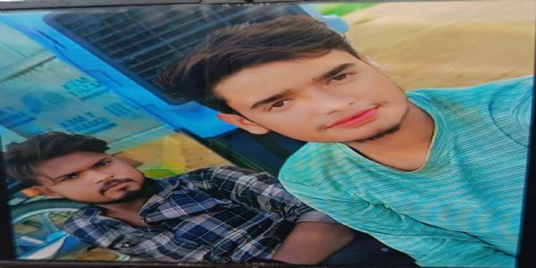 बंद कमरे में मिले इटावा के दो युवकों के शव, दम घुटने से मौत की आशंका