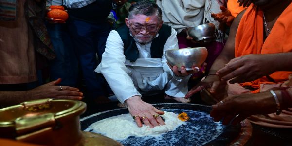 राज्यपाल संतोष कुमार गंगवार ने की बाबा बैद्यनाथ मंदिर में पूजा-अर्चना