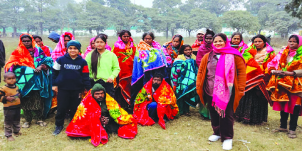 गिरवर नाथ जनकल्याण धर्मार्थ ट्रस्ट ने जरूरतमंदों को बांटे कंबल