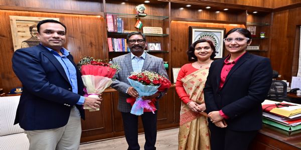 मुख्यमंत्री हेमंत सोरेन से मिले प्रशासनिक और पुलिस पदाधिकारी, दी नव वर्ष की शुभकामनाएं