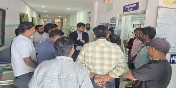 बीजापुर कलेक्टर ने अस्पताल का औचक निरीक्षण कर व्यवस्थाओं का जायजा लिया