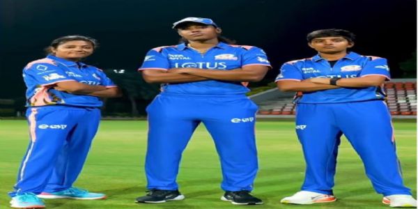 न्यू जर्सी पहने मुंबई इंडियंस के खिलाड़ी