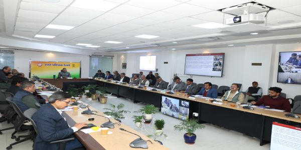 महाप्रबंधक अमिताभ ने संरक्षा को प्राथमिकता पर रखते हुए की कार्यों की समीक्षा