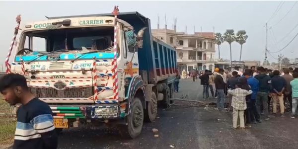 छपरा में सड़क निर्माण में लगे हाईवा ने महिला को रौंदा