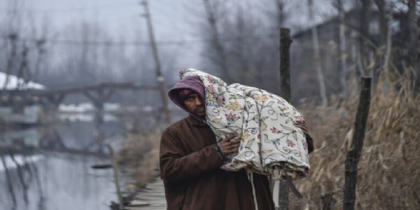 कश्मीर में अधिकांश स्थानों पर न्यूनतम तापमान में गिरावट