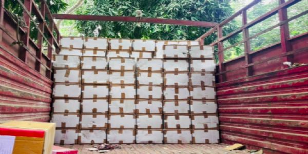 वाहन जांच में प्रतिबंधित कोडीनयुक्त कफ सिरप व शराब बरामद