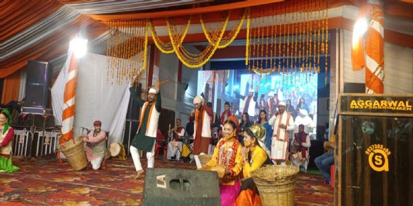 ध्याणि बल कैमरा का बीच फोटो की मशीन... पर थिरके दर्शक