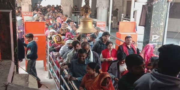 गुप्त नवरात्र के दूसरे दिन मां विंध्यवासिनी के दरबार में उमड़ा श्रद्धा का सैलाब