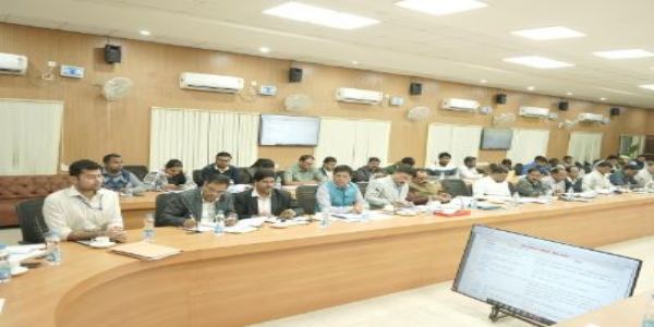 कलेक्टर कुणाल दुदावत की अध्यक्षता में समय-सीमा बैठक संपन्न
