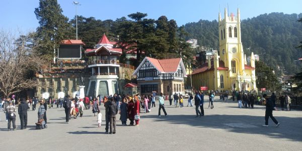 बर्फ के बिना फीका पड़ा शिमला का पर्यटन सीजन, सिर्फ 20 फ़ीसदी होटल बुक